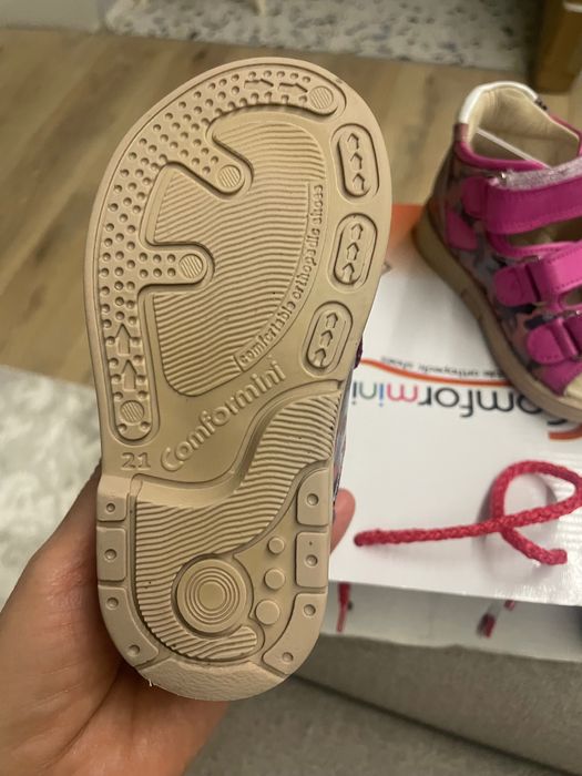Продам ортопедические сандали для девочки Comformini