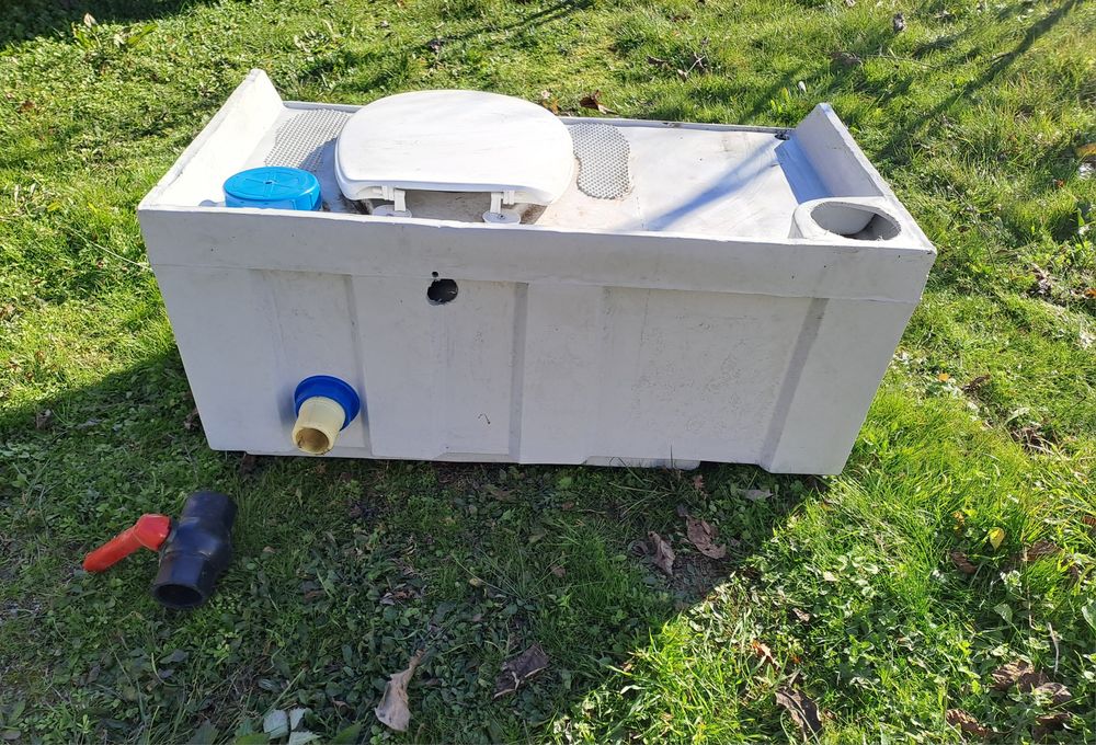 Контейнер химическа тоалетна