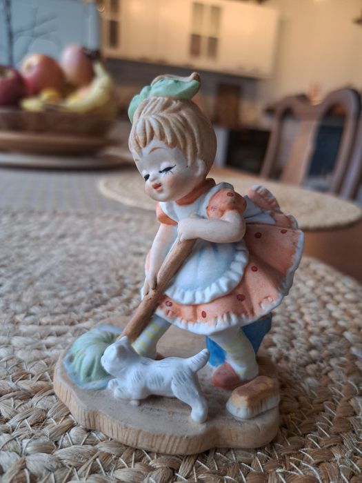 Порцеланова фирура