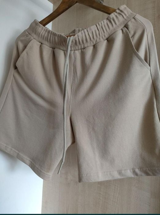 Продам спортивный костюм