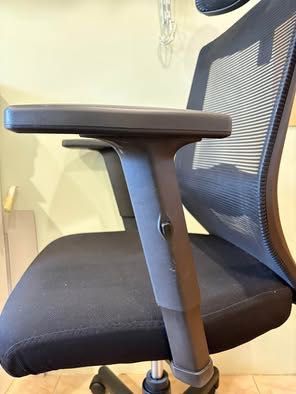 Офис стол - черен