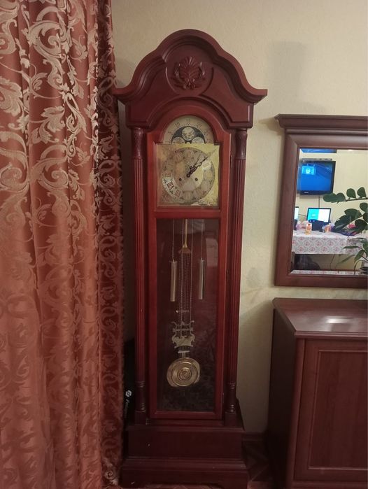 Продам часы напольные