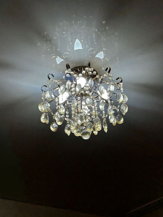 Продам люстры разные