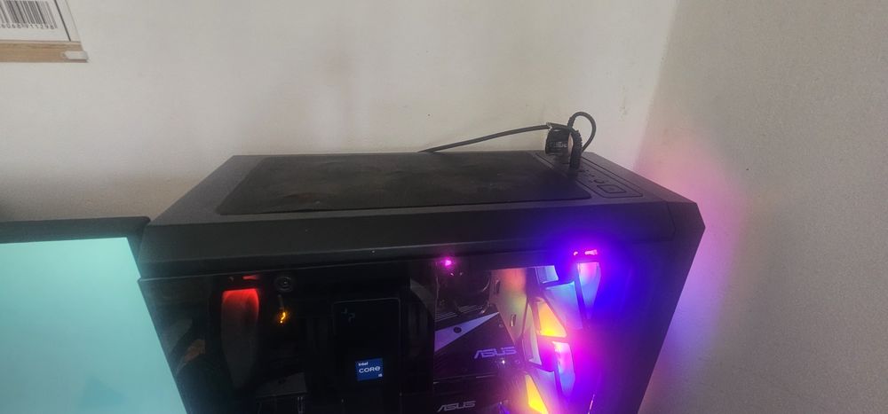 Vand carcasa pc 1stplayer f4 cu extra 3 ventilatoare