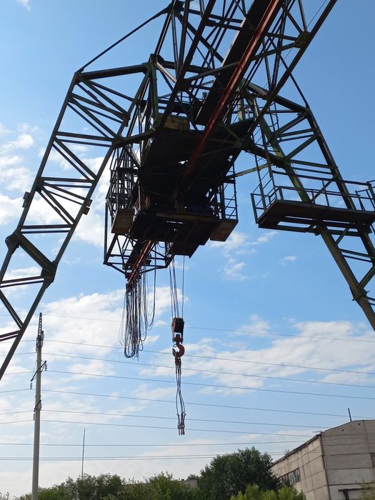 Продам кран козловой