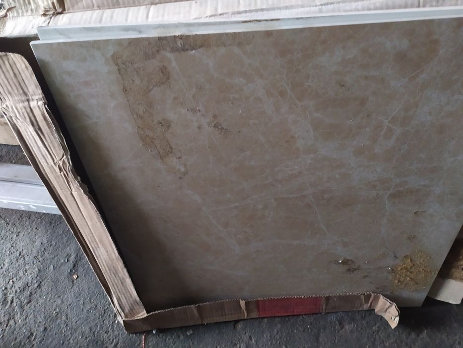 Продам напольную плитку.