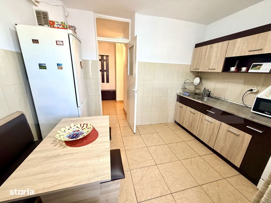 Apartament 3 camere, 68 mp, zona Cetate