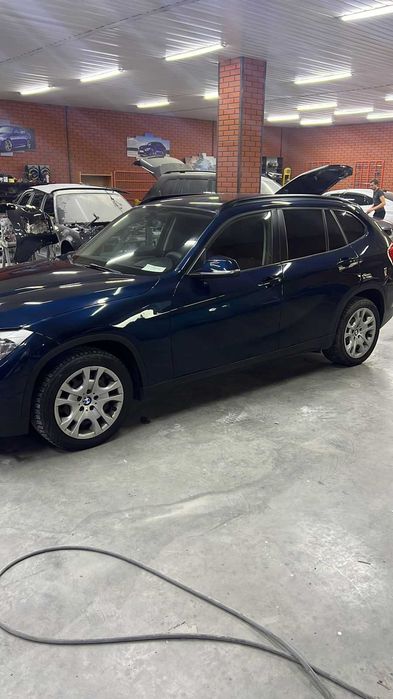 BMW X1 автомобиль