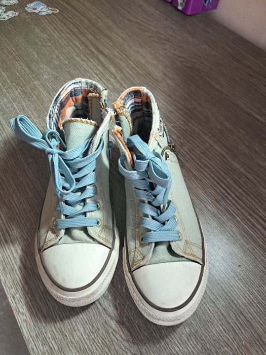 Кеды детские джинсовые.