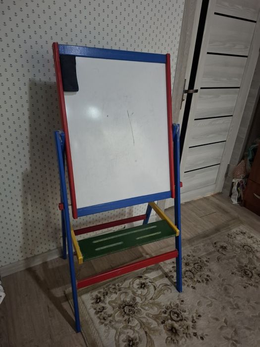 Парта  почти новый для ребёнка