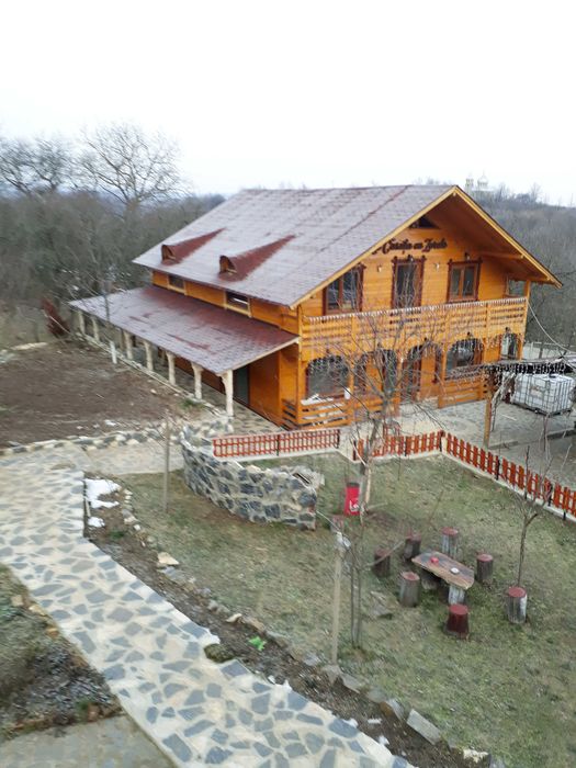 Case si foisoare din lemn