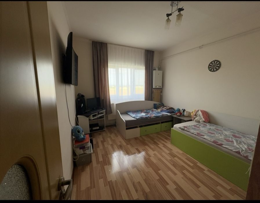 Inchiriez apartament