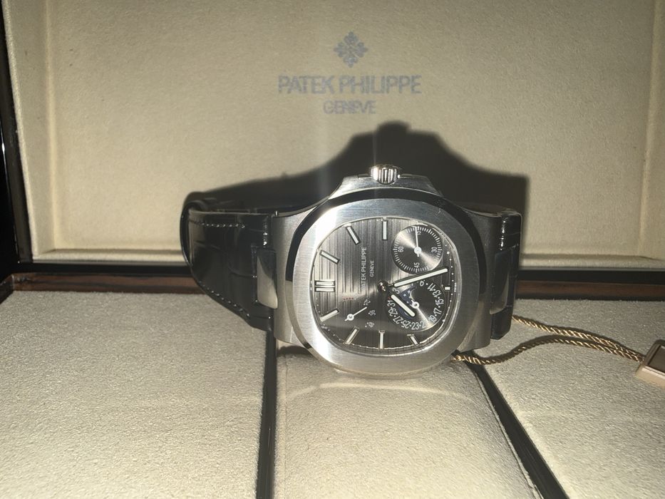 Patek Philippe Nautilus 5712 Moon phase 1:1 clone