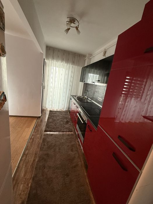 Inchiriez apartament 5 camere