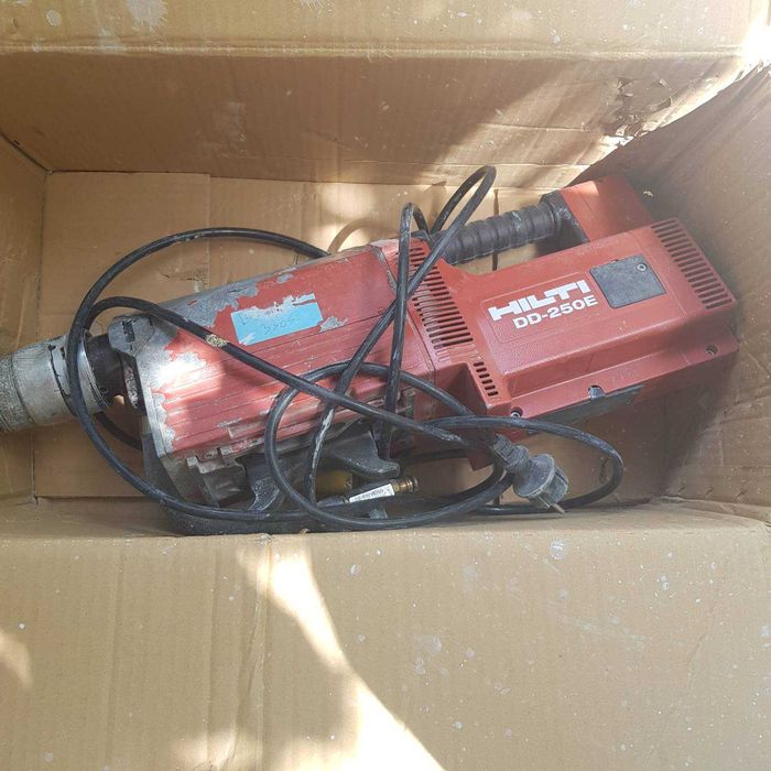 Диамантено пробивна машина DD250 HILTI