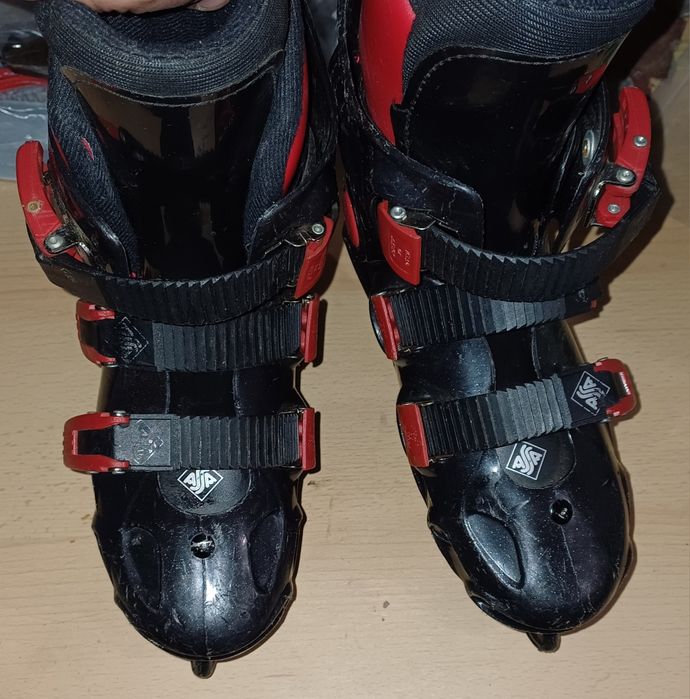 Vând patine marimea 35
