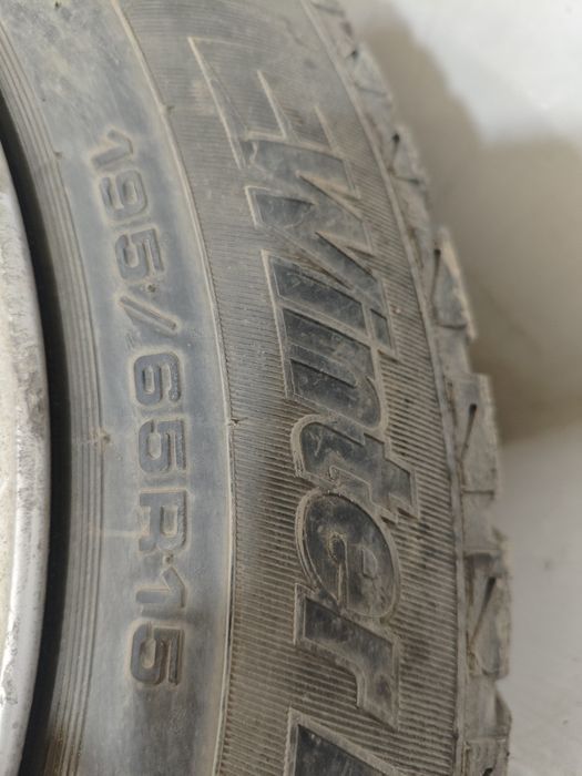 продам резину  р15  зима хорошая