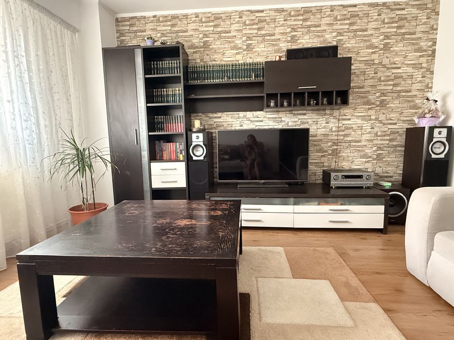 Vand mobila  living din lemn masiv/ mobexpert