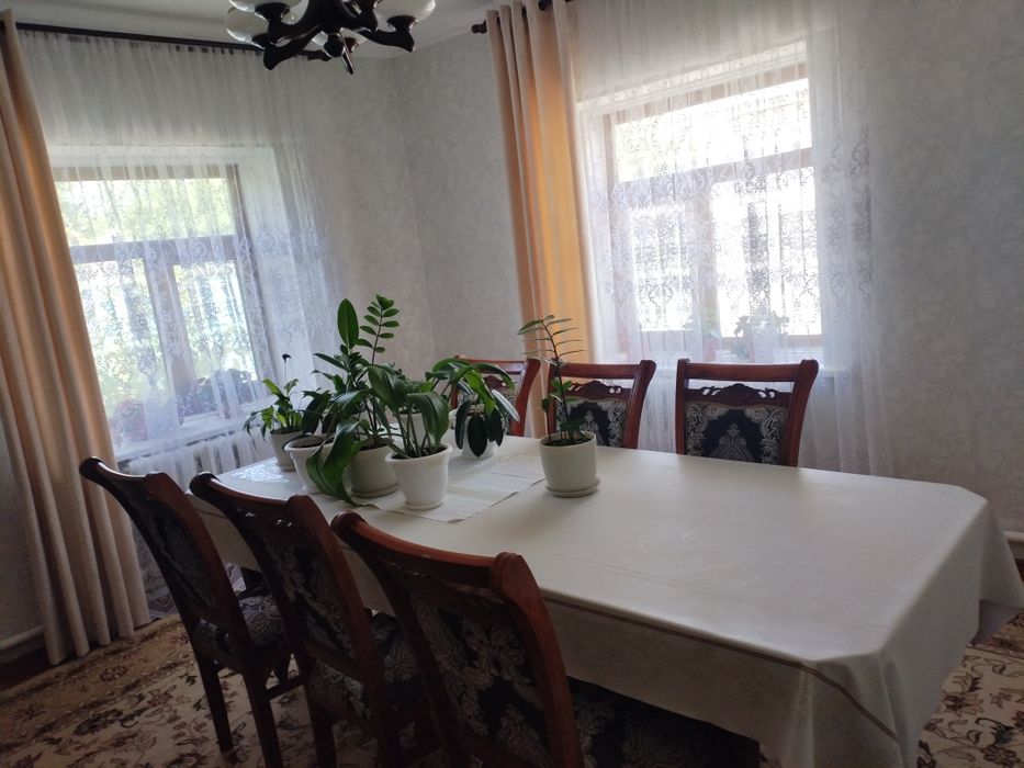 Стол для гостиной