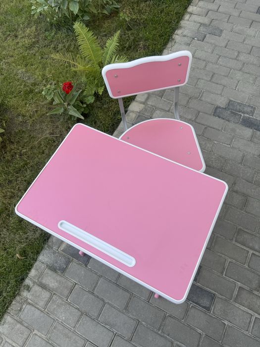 Школьная парта.