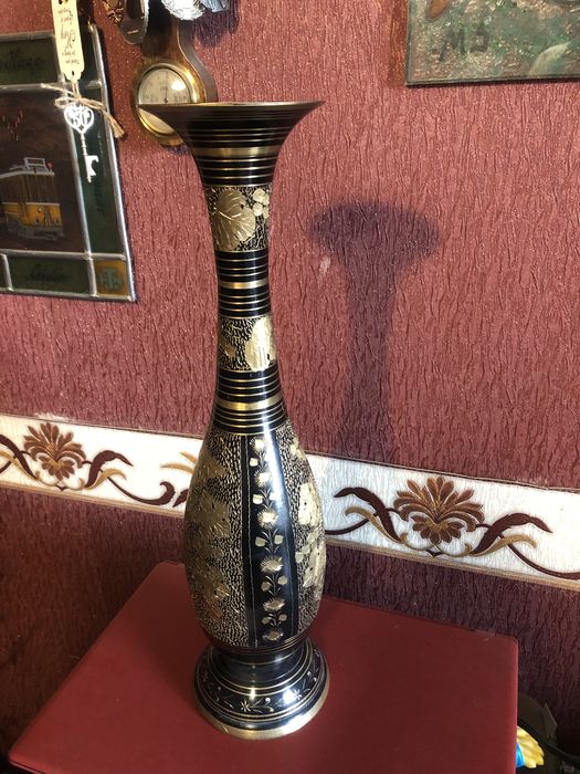 Месингова ваза.Ръчно украсена.