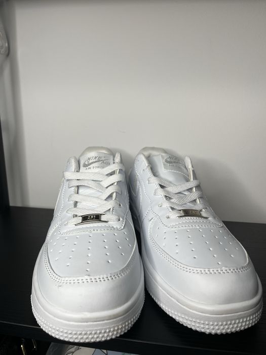 Vand Air Force 1 albi