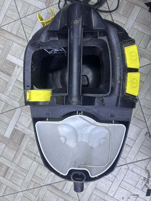 Моющий пылесос Karcher Puzzi