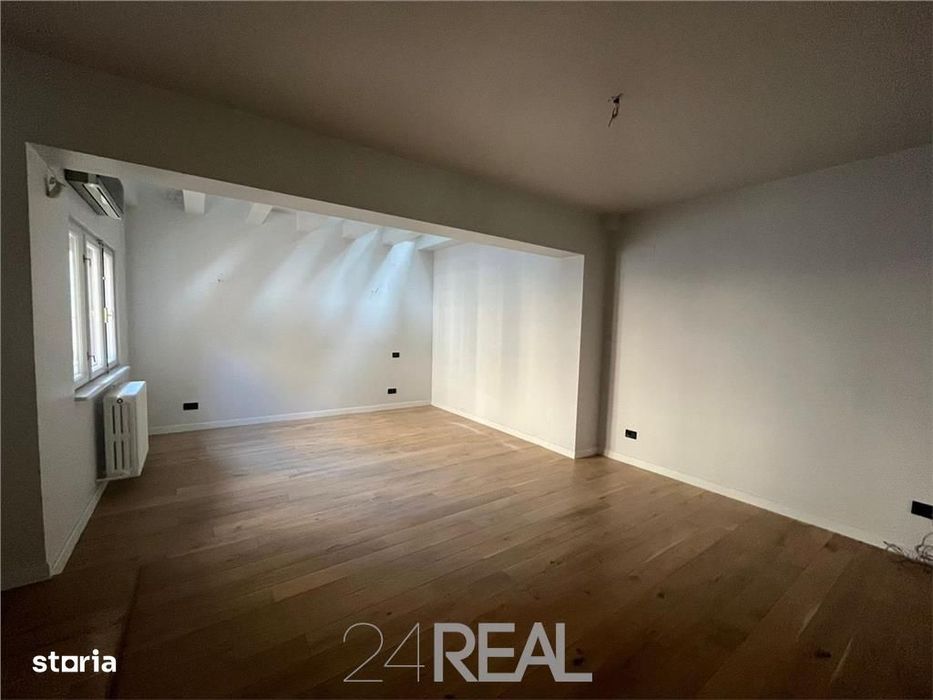 Penthouse in vila, de vanzare - Strada Tokio