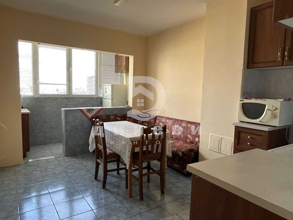 Двустаен апартамент плюс кухня в Опълченски