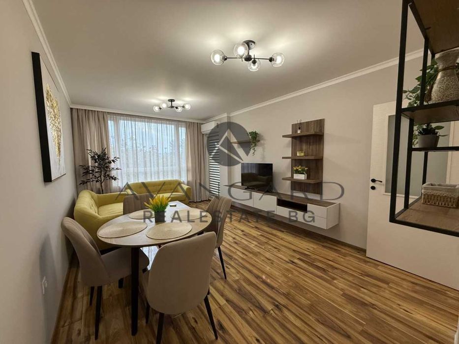 Продава се Тристаен апартамент в Пловдив, Център - 102 кв.м за 1140 €/кв.м - Снимка #1
