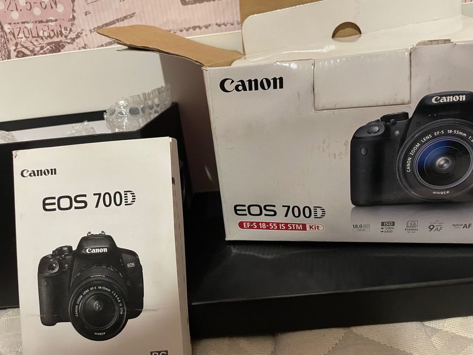 Фотоапарат Canon 700D