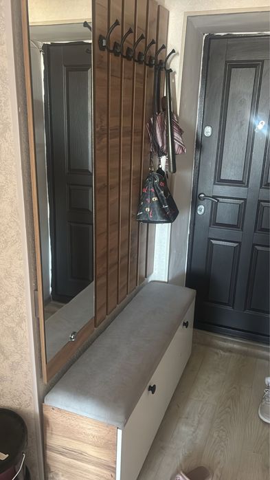 срочно продам шкаф для прихожей