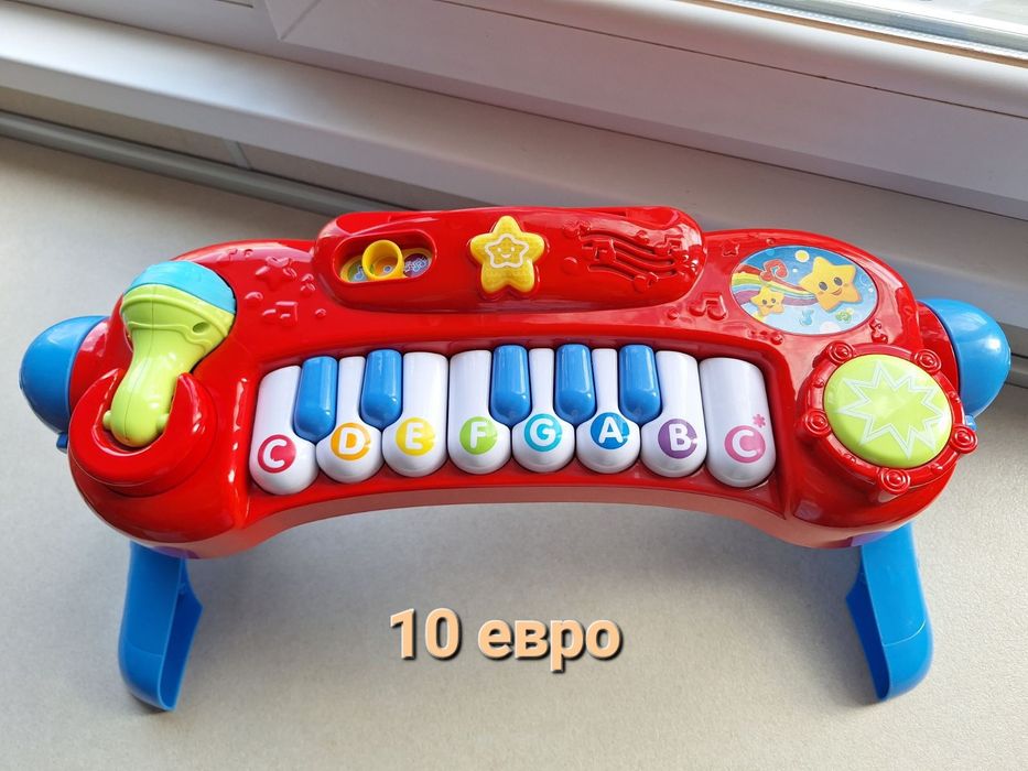 Музикално пиано с микрофон