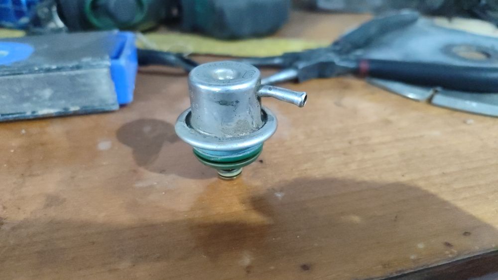 Обратный клапан Мерседес 111 двигатель