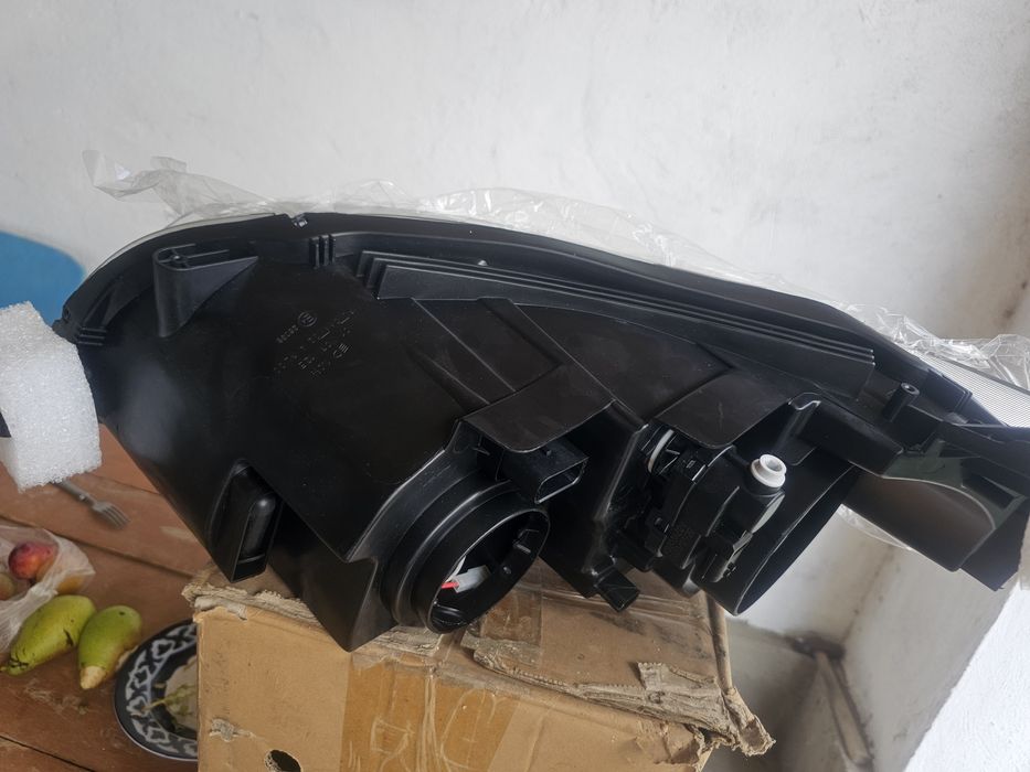 Продам фары на пежо 301
