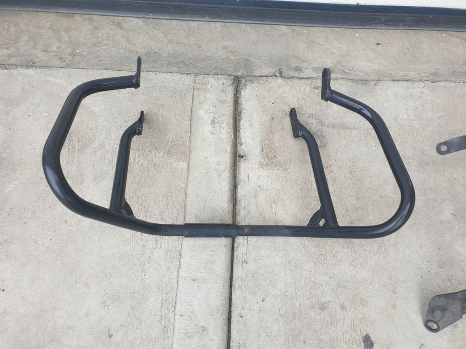 Suzuki V-storm 2004-2010г. Стойка за странични куфари,  преден ролбар.