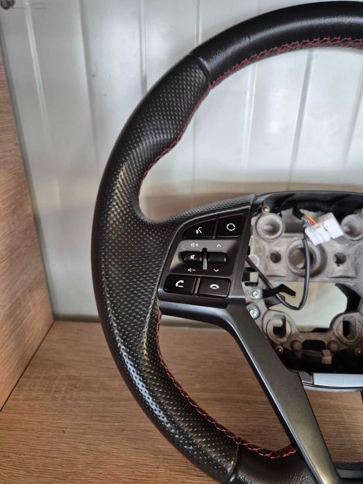 Продавам много запазен кожен волан за Hyundai Tucson от 2015 до 2020