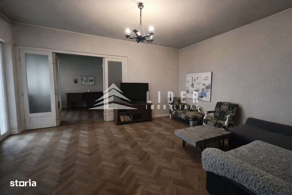 Apartament generos 3 camere Cluj Centru, vila 2 etaje, curte interioar