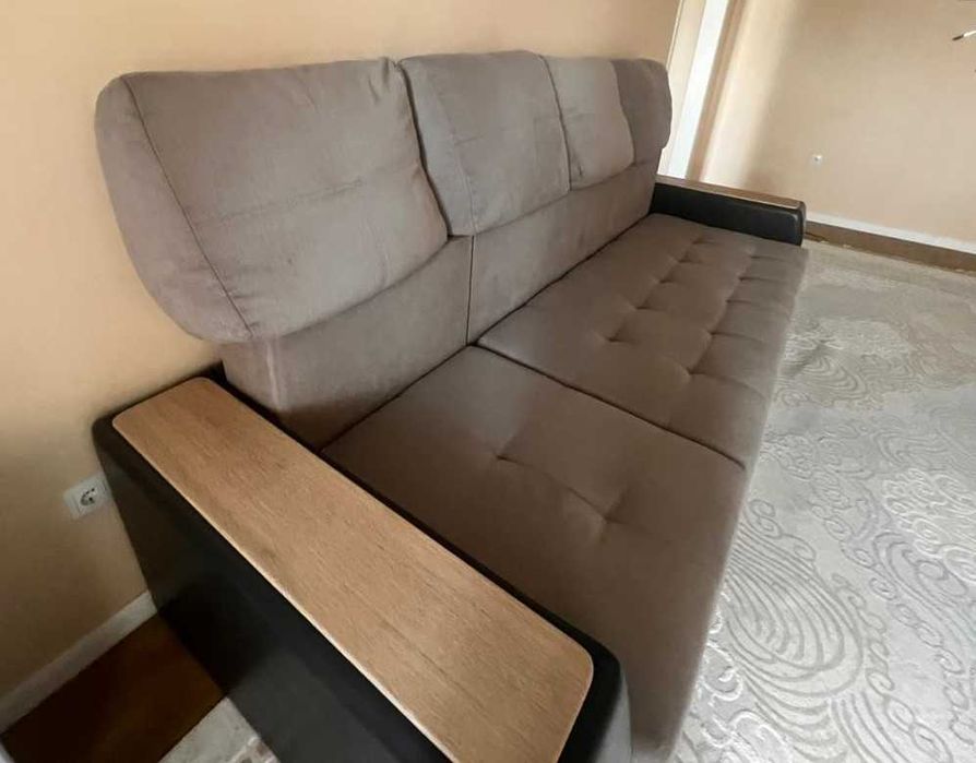 Раскладной диван с ящиками