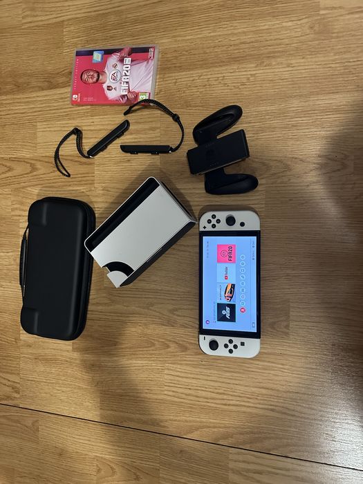 Vand joc Nintendo switch oled in stare foarte buna .
