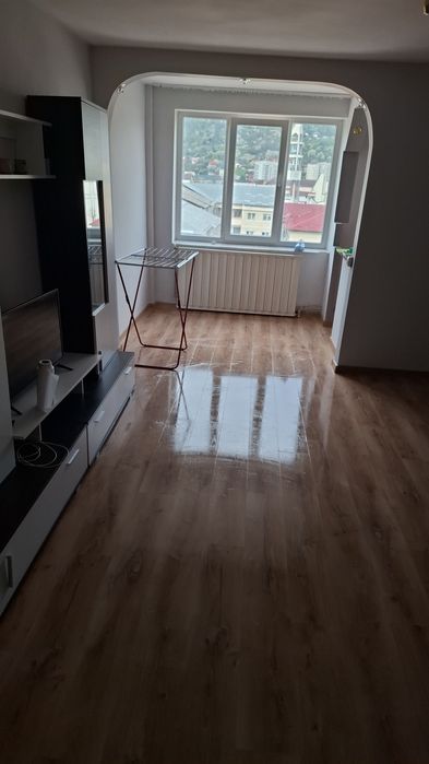 Se inchiriaza apartament o camera zona centrala