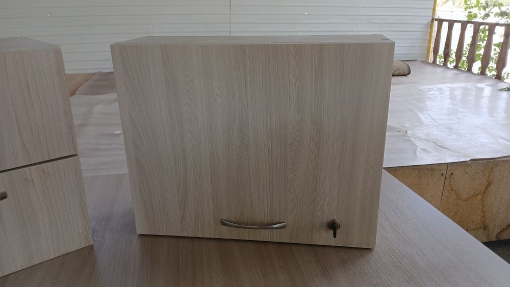 Стол с тумбой на стенный