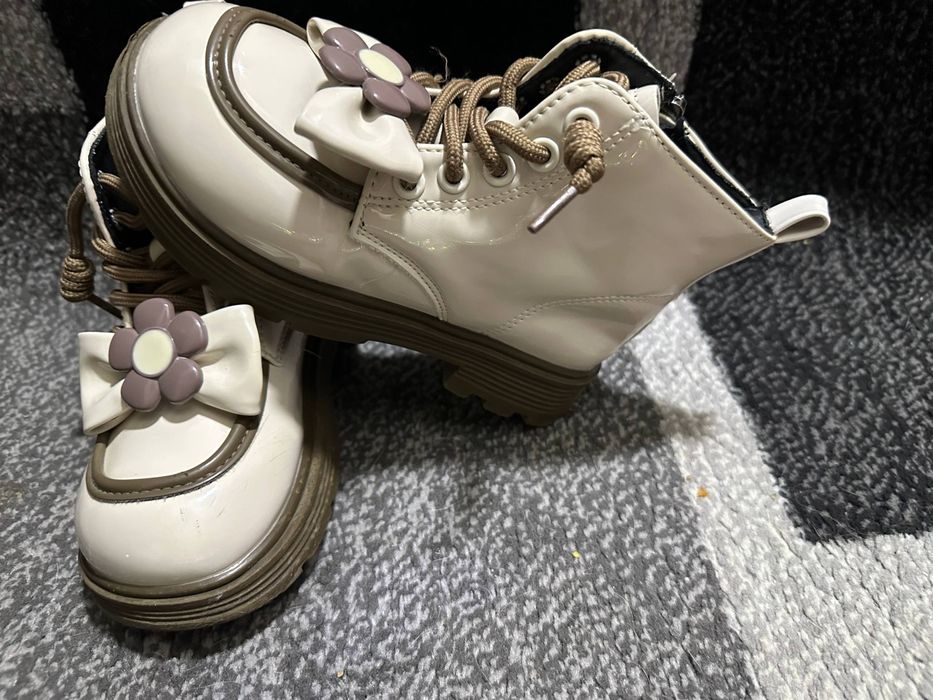 Ботинки для девочки.