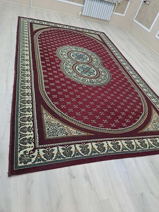 Ковёр 2.40 на 3 в отличном состояние