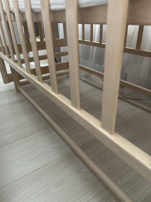 Манеж с бортиками и матрассом