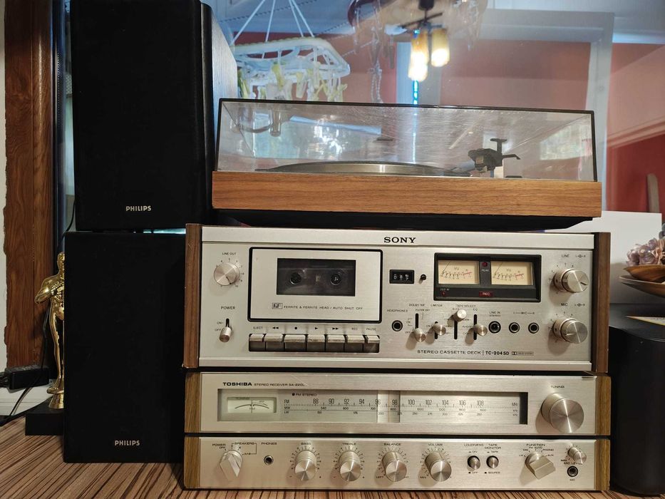 Philips 22 GA 427 + Toshiba SA-220L + Sony TC 188 SD + Boxe Philips