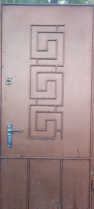 Продается бронированная дверь
