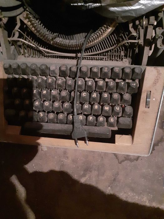 Стара антична пишеща машина