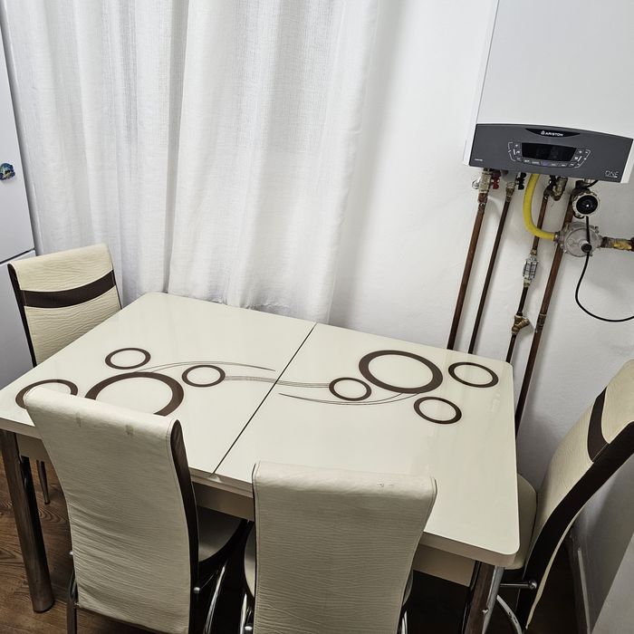 Masa extensibila cu 5 scaune urgent