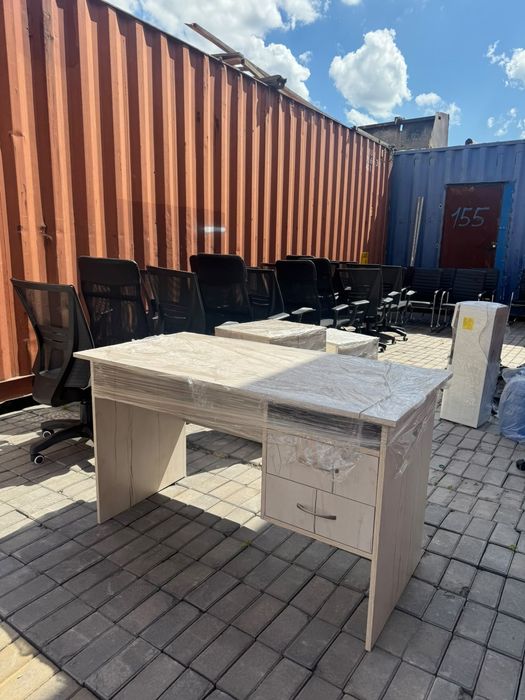 Продам стол офисный
